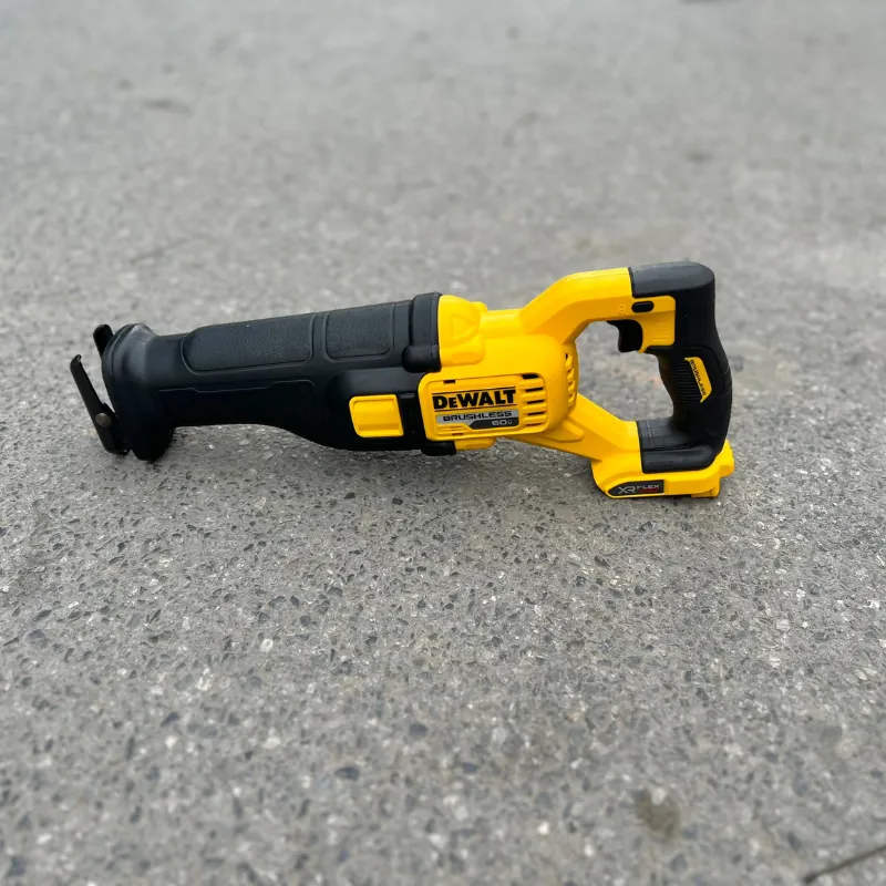 Máy cưa kiếm DeWALT DCS389N( không kèm pin sạc)